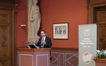 Orvostechnikai konferencia - Pomázi Gyula - helyettes államtitkár