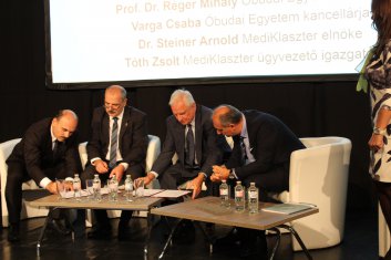 Óbudai Egyetem és MediKlaszter Együttműködési megállapodás aláírása
